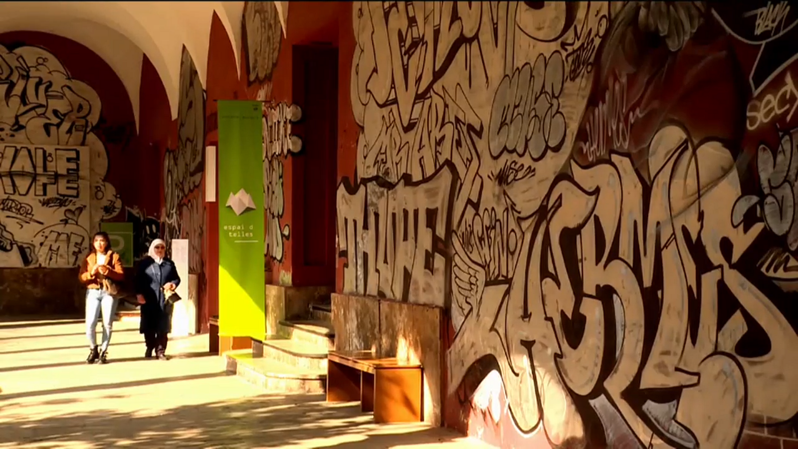 El grafit objecte de controvèrsia, que es va pintar a principi del 2019 al Centre del Carme de València El grafit objecte de controvèrsia, que es va pintar a principi del 2009 al Centre del Carme de València