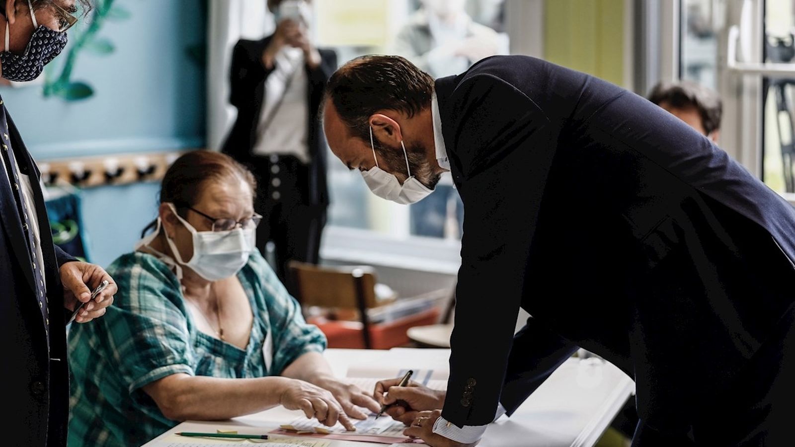 El primer ministre francés i canditat a Le Havre, Édourad Philippe, votant aquest diumenge