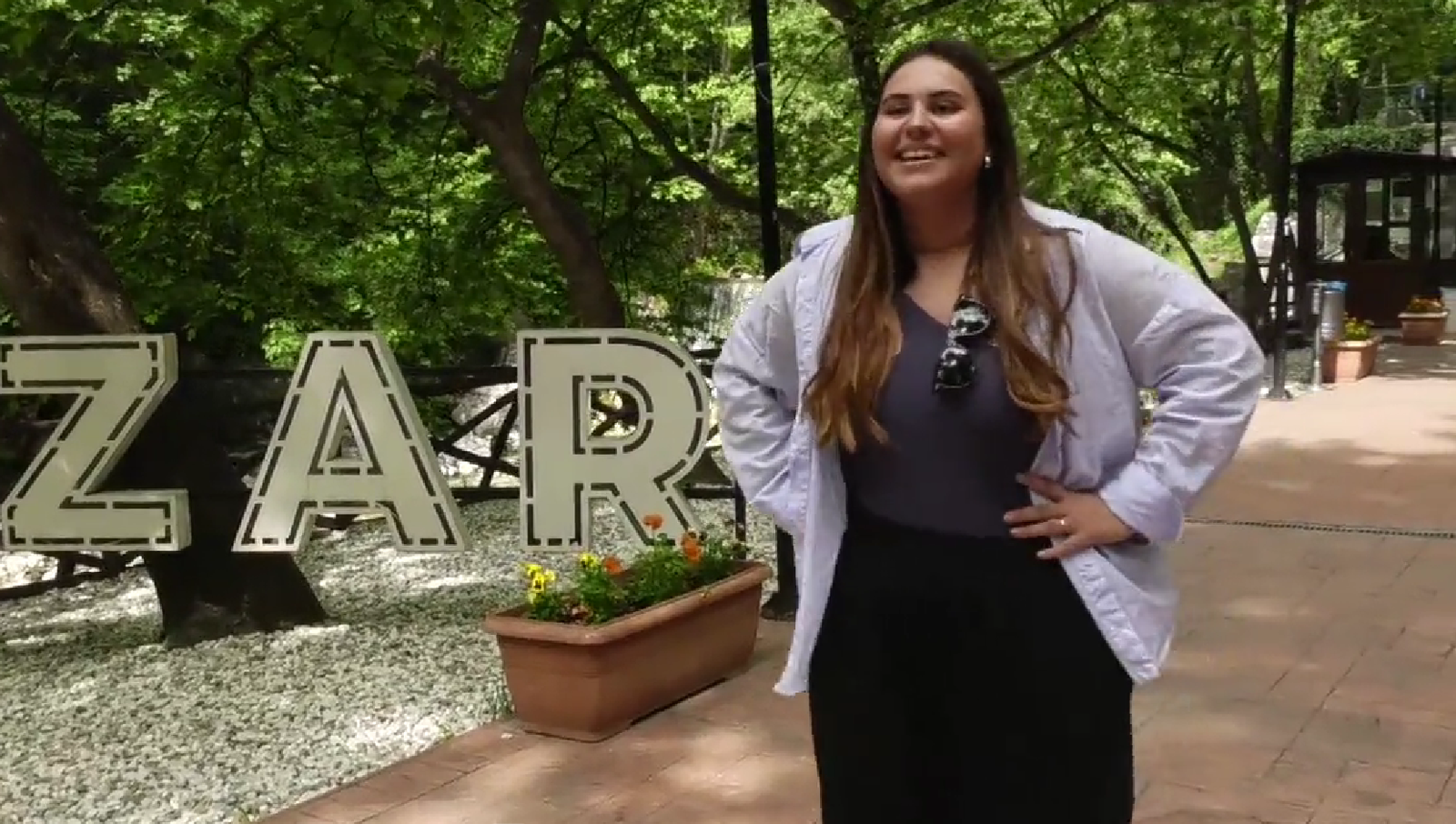 Ángela, Elda, ens mostrarà els banys termals de Pozar