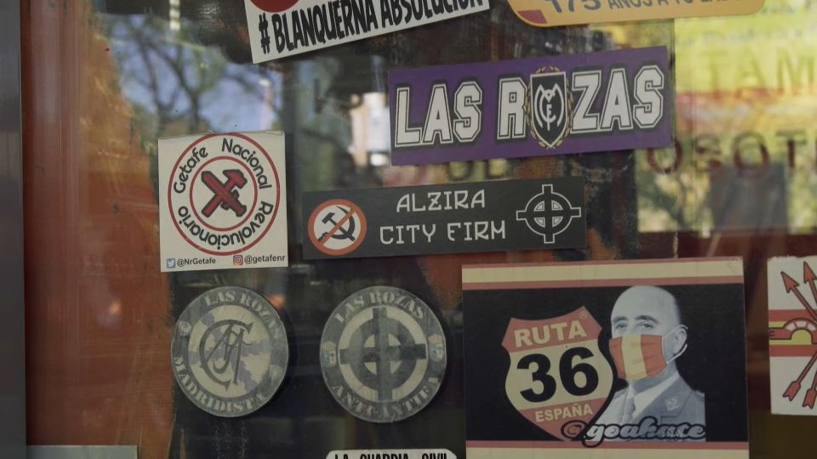 Imatge d'una de les finestres del bar