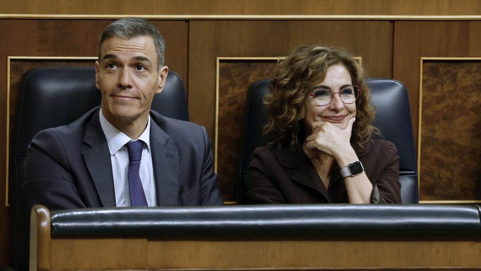 El president del govern espanyol Pedro Sánchez i la vicepresidenta i ministra d'Economia Maria Jesús Montero al Congrés