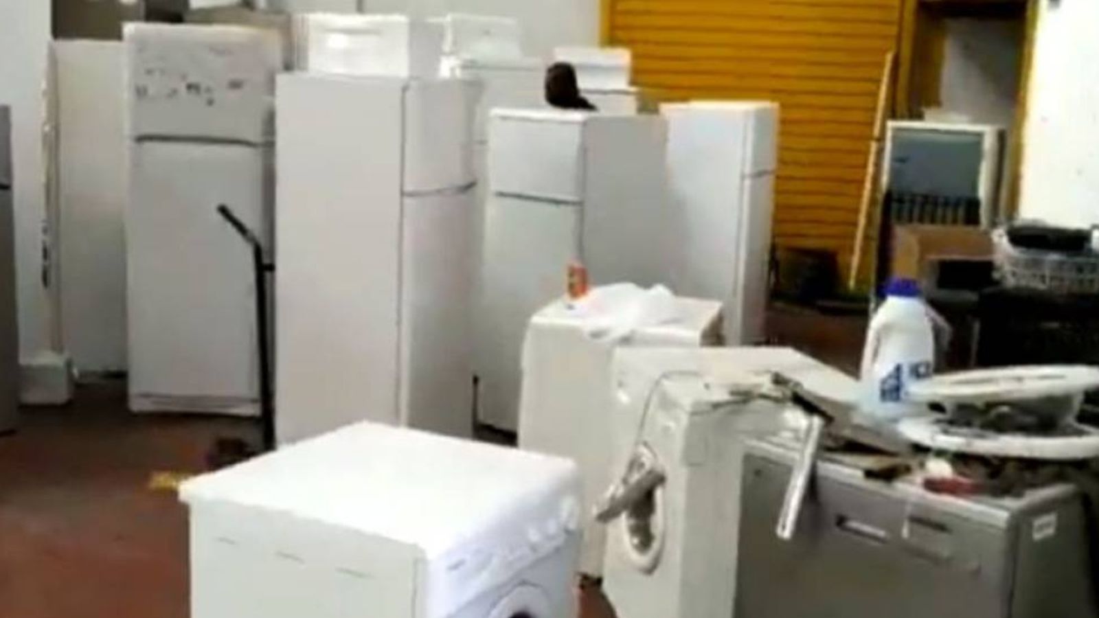 Imatge d'arxiu d'una nau amb electrodomèstics robats