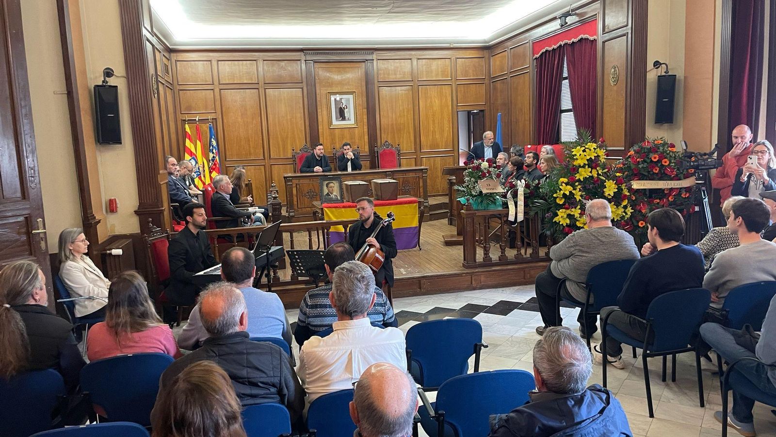 Alcoi honra la memòria de dos alcoians assassinats pel franquisme