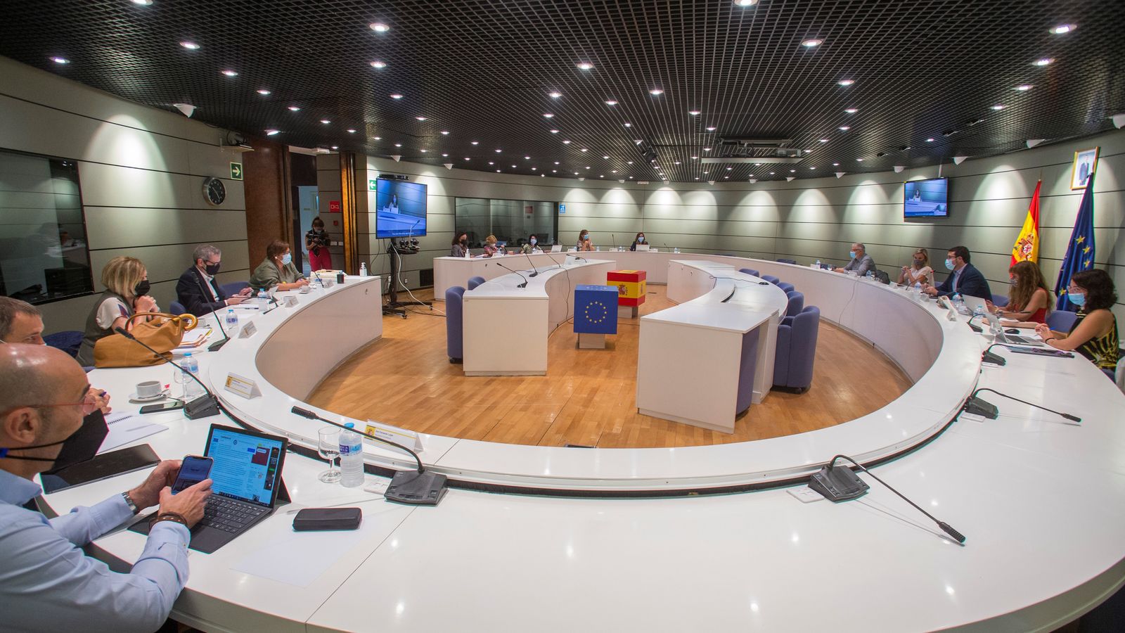 Reunió del Govern i els agents socials aquest matí a Madrid