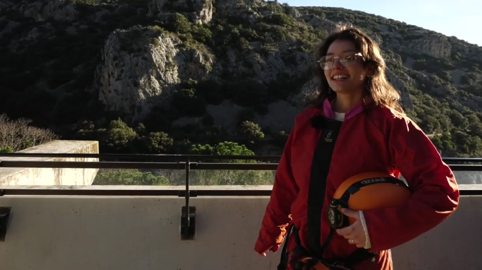 Paola, de Novelda, ens porta a practicar espeleologia a Montpeller