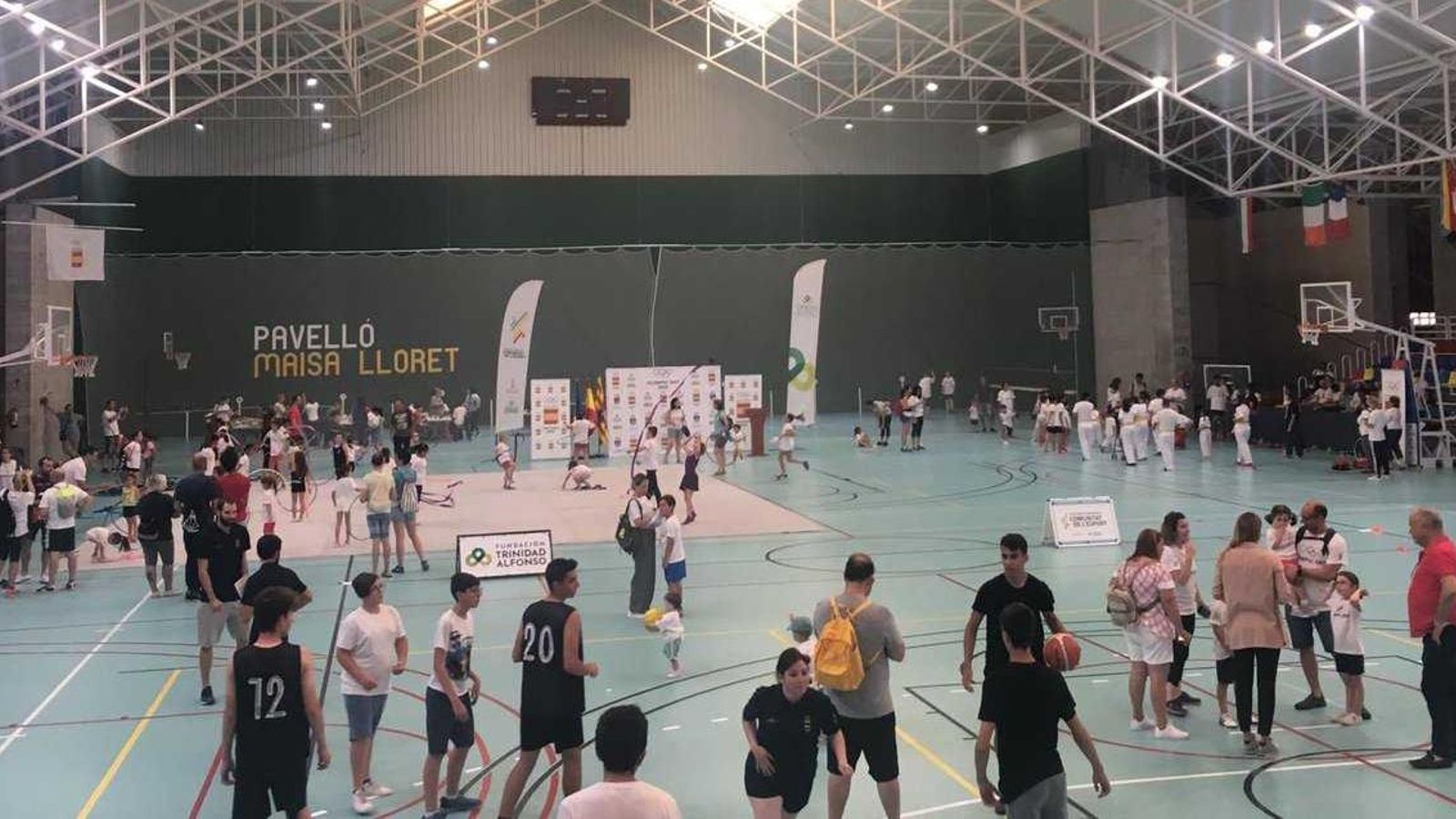 Imatge del Pavelló Maisa Lloret amb els esportistes.