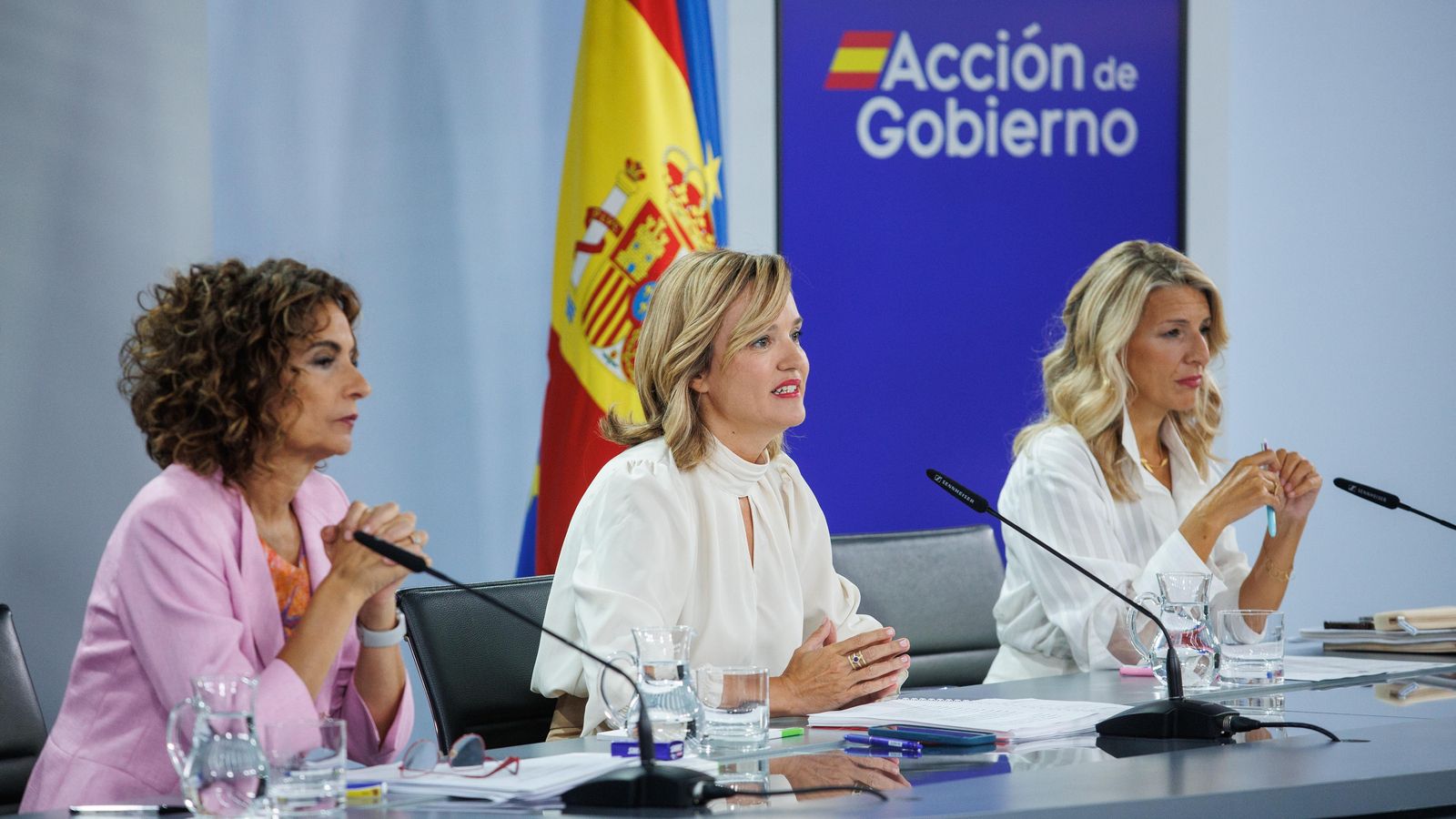 Montero, acompanyada de les ministres Pilar Alegria i Yolanda Díaz, este dimarts