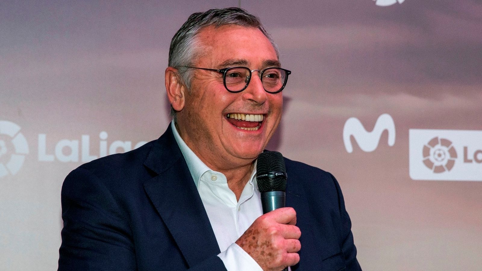 Michael Robinson durant un acte