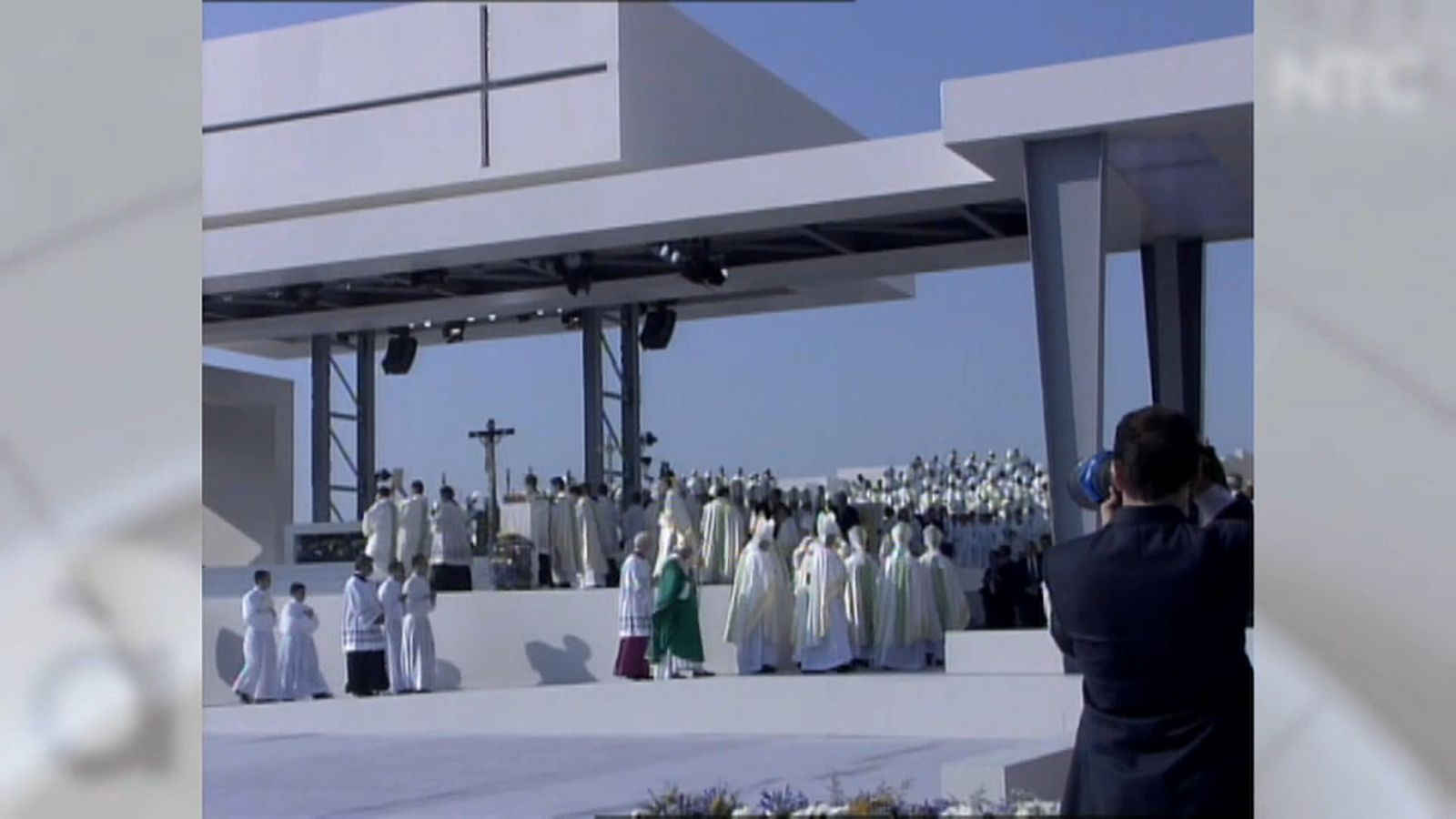 Imtges d'arxiu de la visita del papa a València el 2006