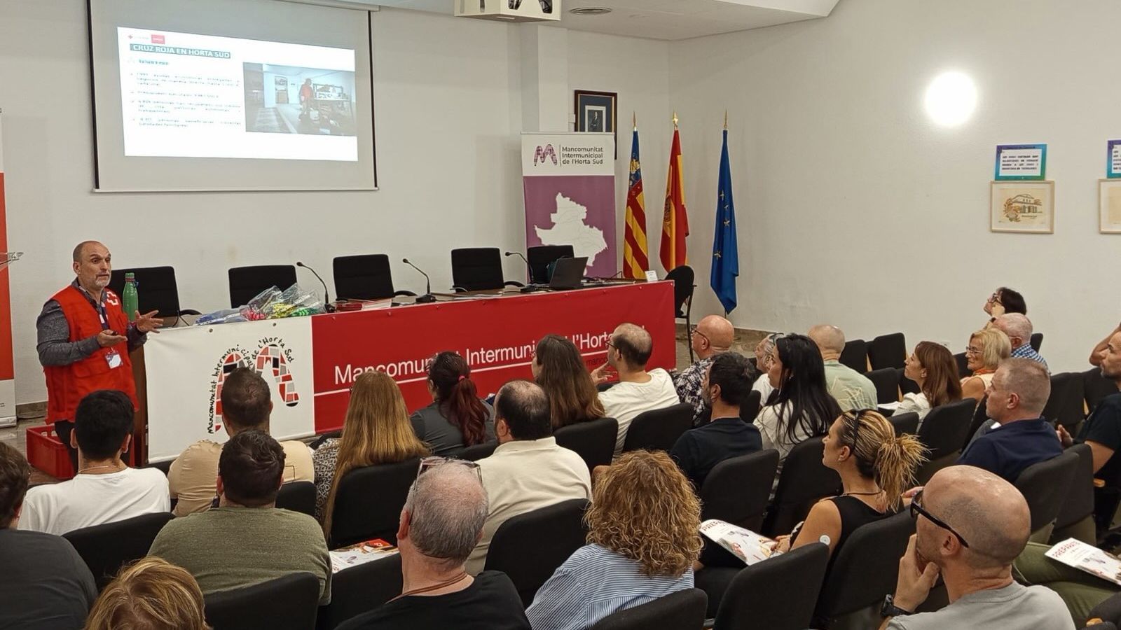 Taller impartit per la Creu Roja i la Mancomunitat de l'Horta Sud