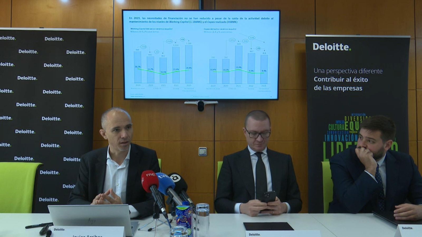 Presentació de l'informe "Situació i perspectives del sector ceràmic" elaborat per Deloitte Presentació de l'informe "Situació i perspectives del sector ceràmic" elaborat per Deloitte