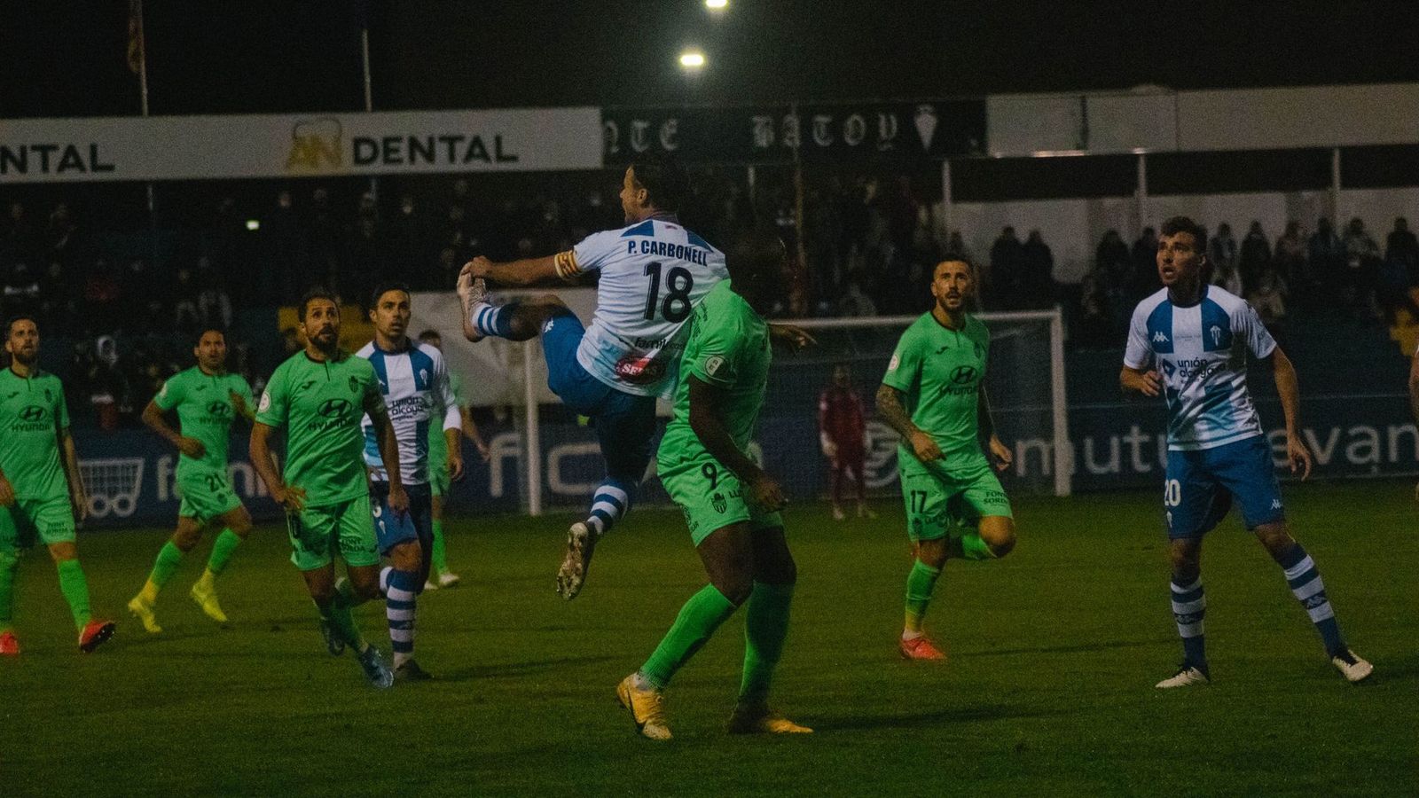 Carbonell, en una acció del partit