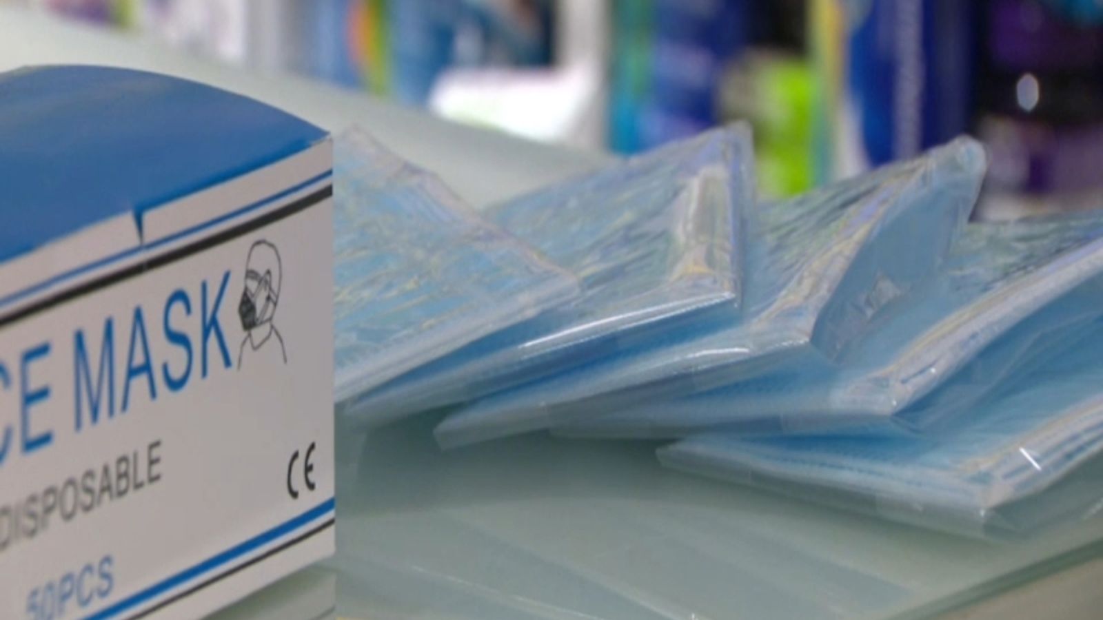 Entre altres mesures proposa la dotació de màscares, ulleres o pantalles, guants, fundes protectores de sabates, i gels hidroalcohòlics