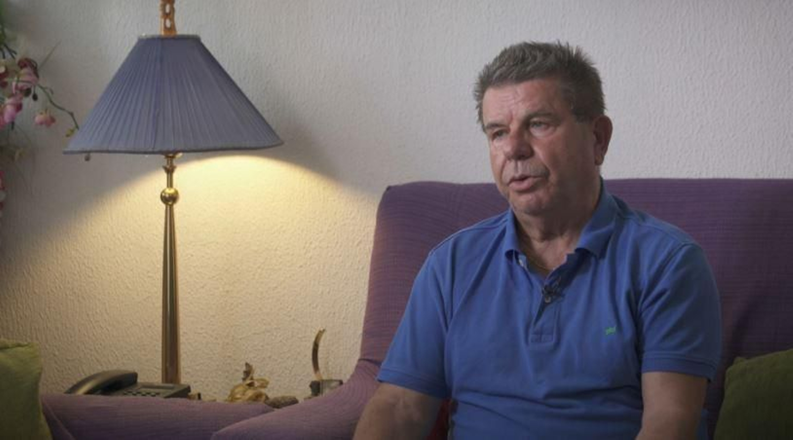 El pare de la jove parla amb l'equip de Zoom