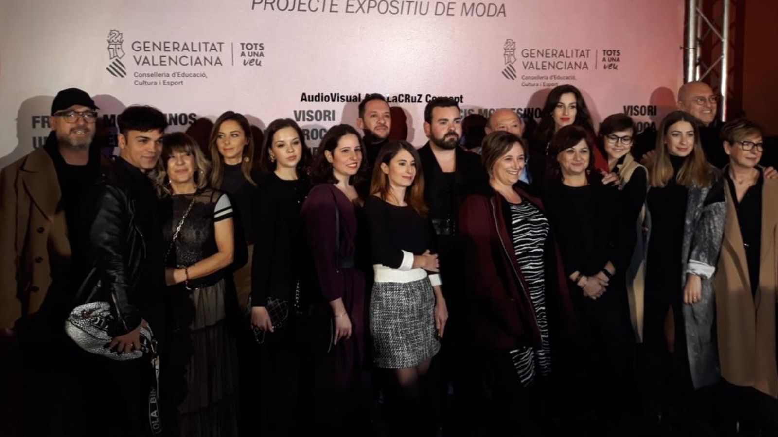 Participants de la desfilada del projecte expositiu de moda Artenblanc2