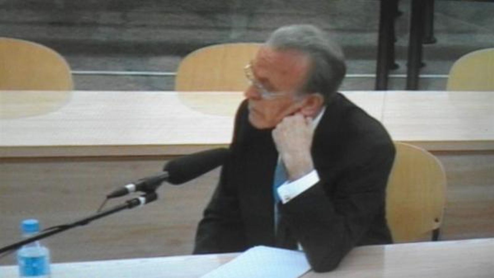 Isidre Fainé en un moment de la declaració