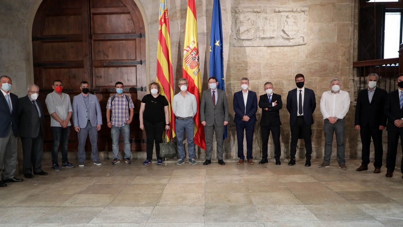 El president, Ximo Puig, junt al conseller d'Economia Sostenible, Rafa_Climent, ha rebut a una delegació d'agents econòmics i socials del sector tèxtil i de la confecció espanyola, amb motiu de la signatura del conveni col·lectiu 2021-2023