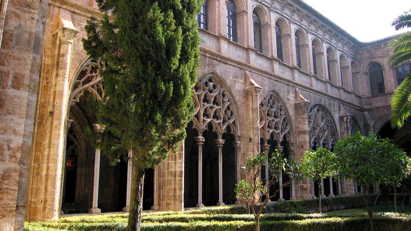 Claustre gòtic del convent de Sant Doménec, una de les joies del gòtic valencià