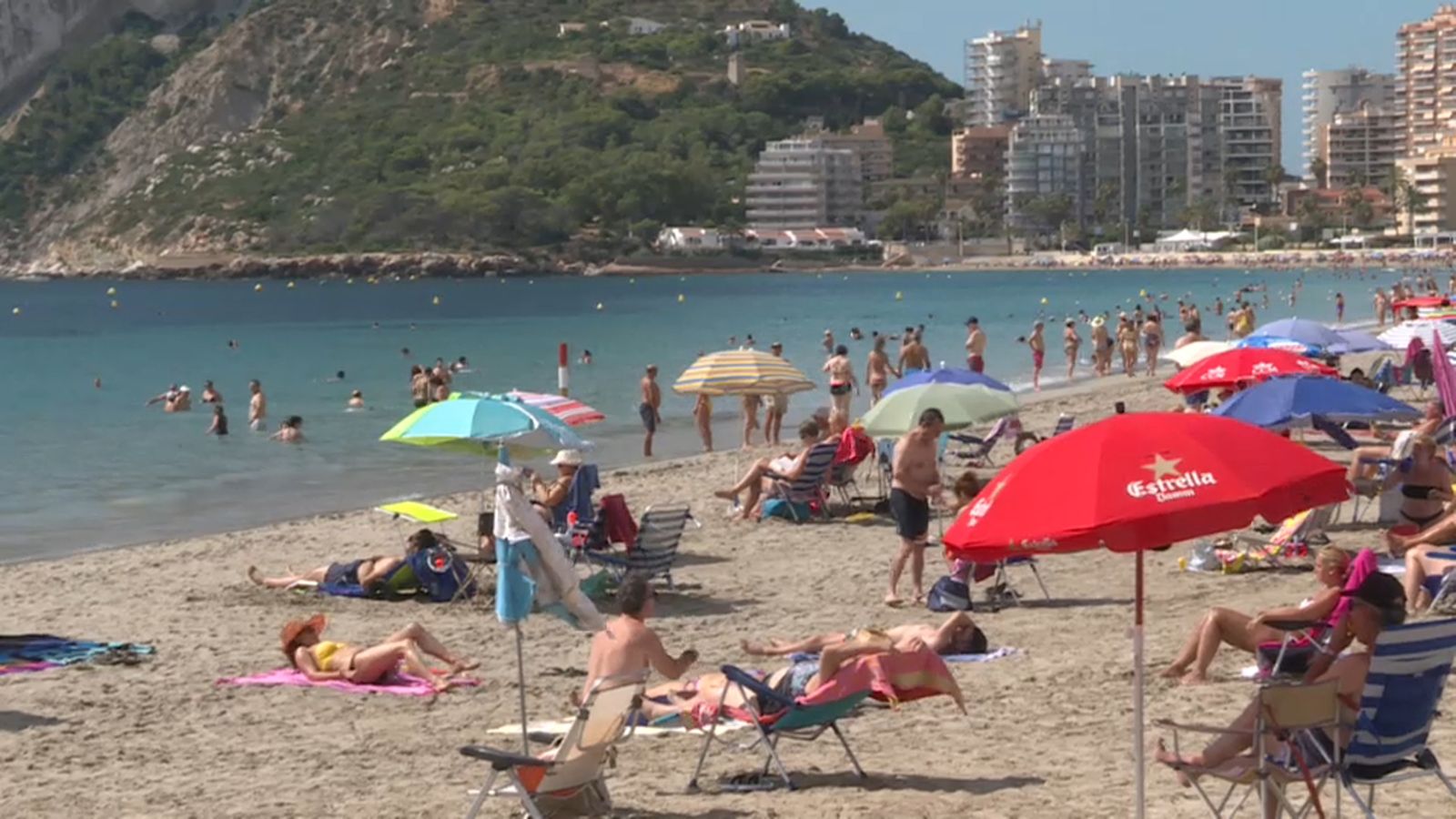Mor ofegat un home de 77 anys en una platja de Calp