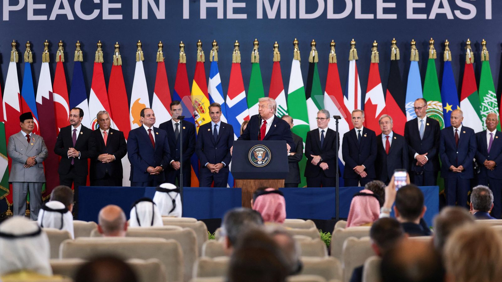 Trump participa en la signatura oficial de la primera fase de l'acord d'alto el foc de Gaza, a Sharm El-Sheikh (Egipte)