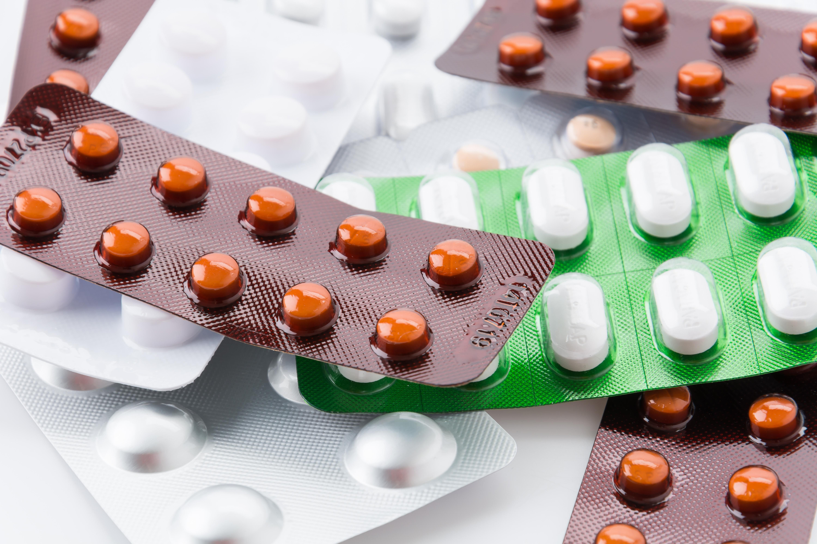 En el 86,4% de les intoxicacions voluntàries, el tòxic predominant van ser els medicaments En el 86,4% de les intoxicacions voluntàries, el tòxic predominant van ser els medicaments