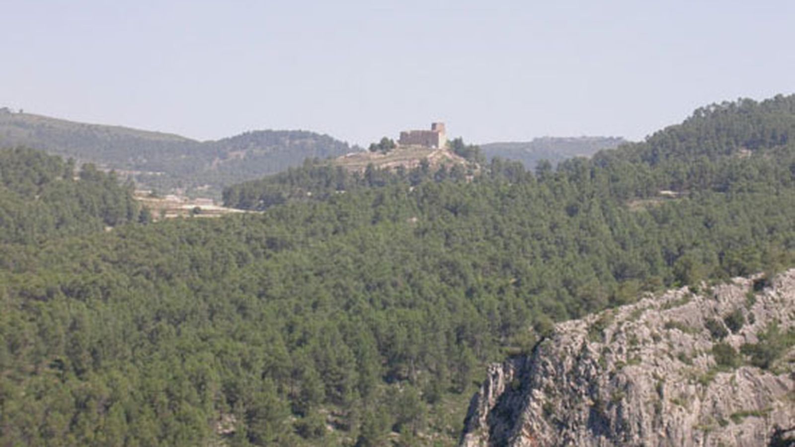L'home desaparegut va caure en una zona escarpada i es va trencar les costelles