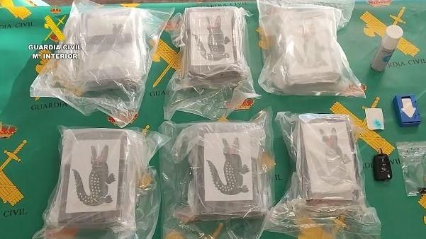 Els paquets de droga amb el logotip d'un cocodril Els paquets de droga amb el logotip d'un cocodril