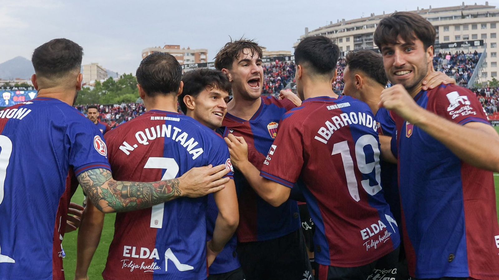 Els jugadors de l'Eldense celebren un gol al nou Pepico Amat