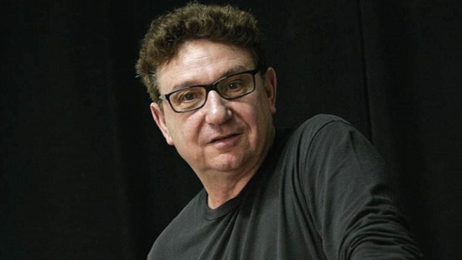 La Plaça del Llibre ha decidit atorgar el Premi d’Honor 2020 a la trajectòria literària a l’escriptor i dramaturg Manuel Molins