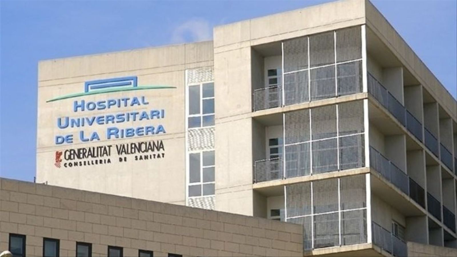 Les dos xiquetes han sigut traslladades en ambulàncies a l'hospital la Ribera d'Alzira
