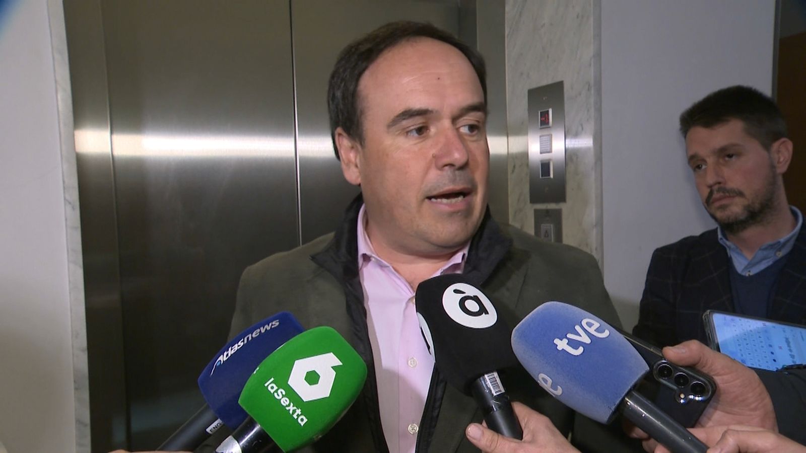 Llorca es pronuncia a les Corts sobre la polèmica de la parella