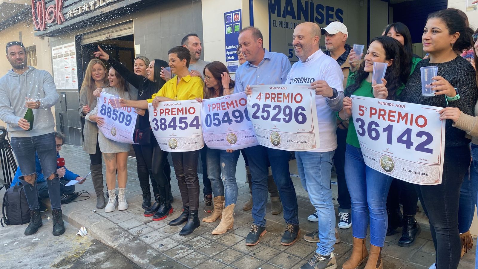 Celebració a l'administració número 3 de Manises, que ha venut una sèrie del 25296
