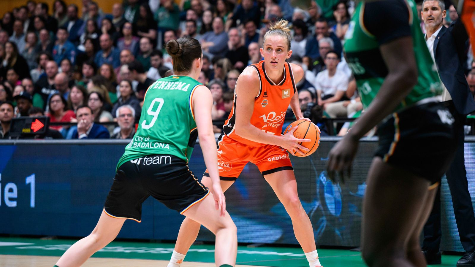 Leo Fiebich, en una acció del duel al'Olímpic de Badalona