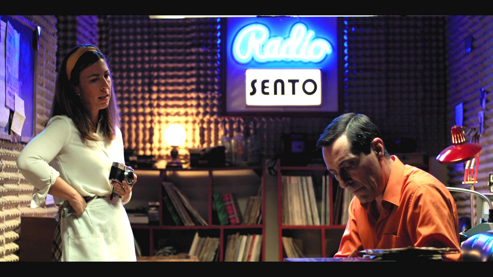 Empar (Elisa Lledó) junt al seu home, Sento (Óscar Pastor)