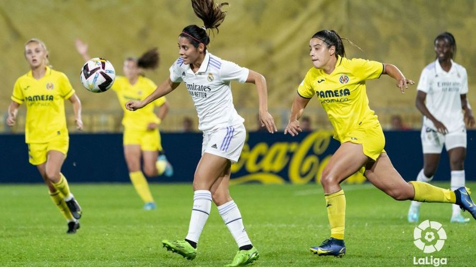 Shiela Guijarro, en una acció del partit de Lliga contra el Reial Madrid