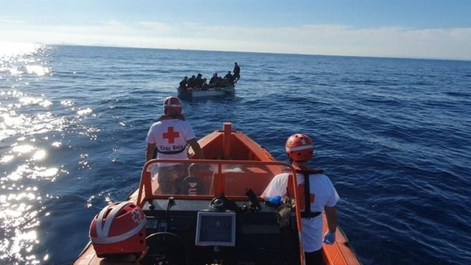Imatge d'arxiu d'una pastera rescatada per Creu Roja en Alacant