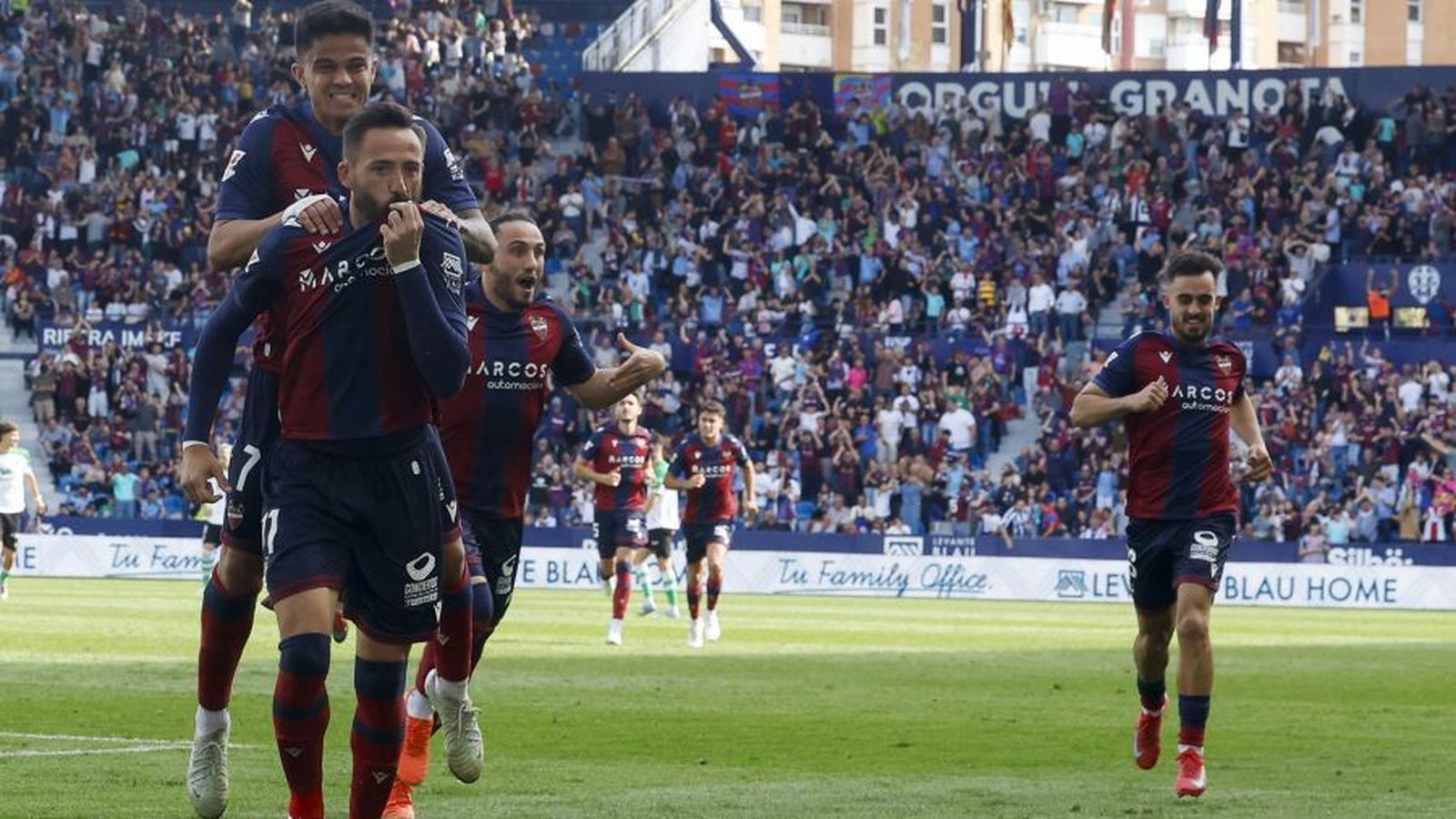 Morales celebra el segon gol