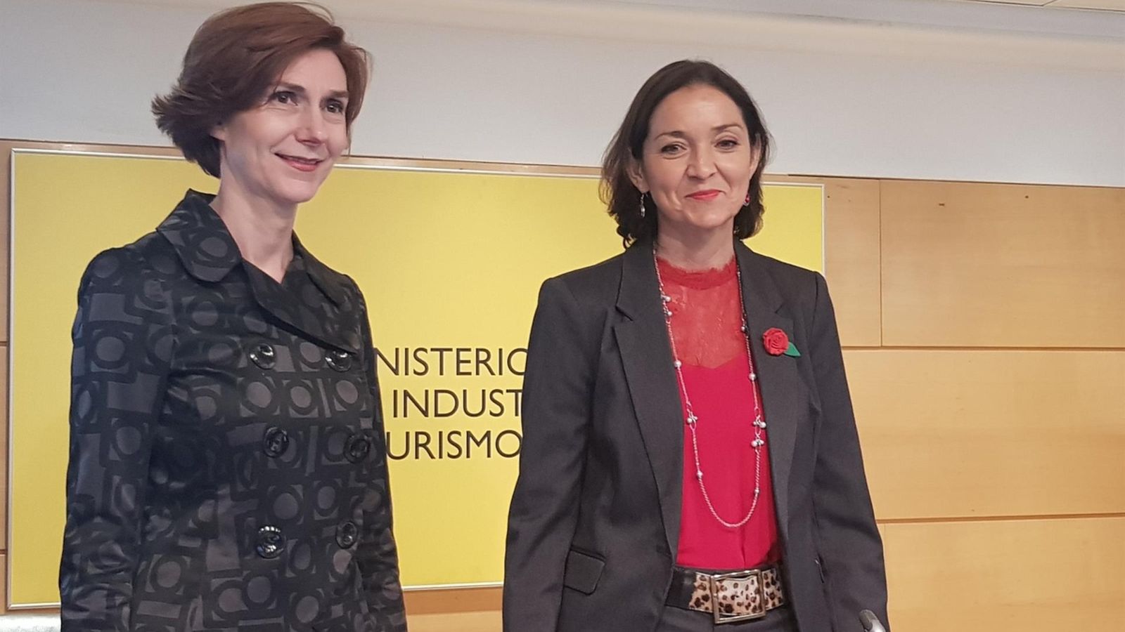 Isabel Oliver, secretària d'Estat de Turisme, junt amb Reyes Maroto, ministra de Turisme