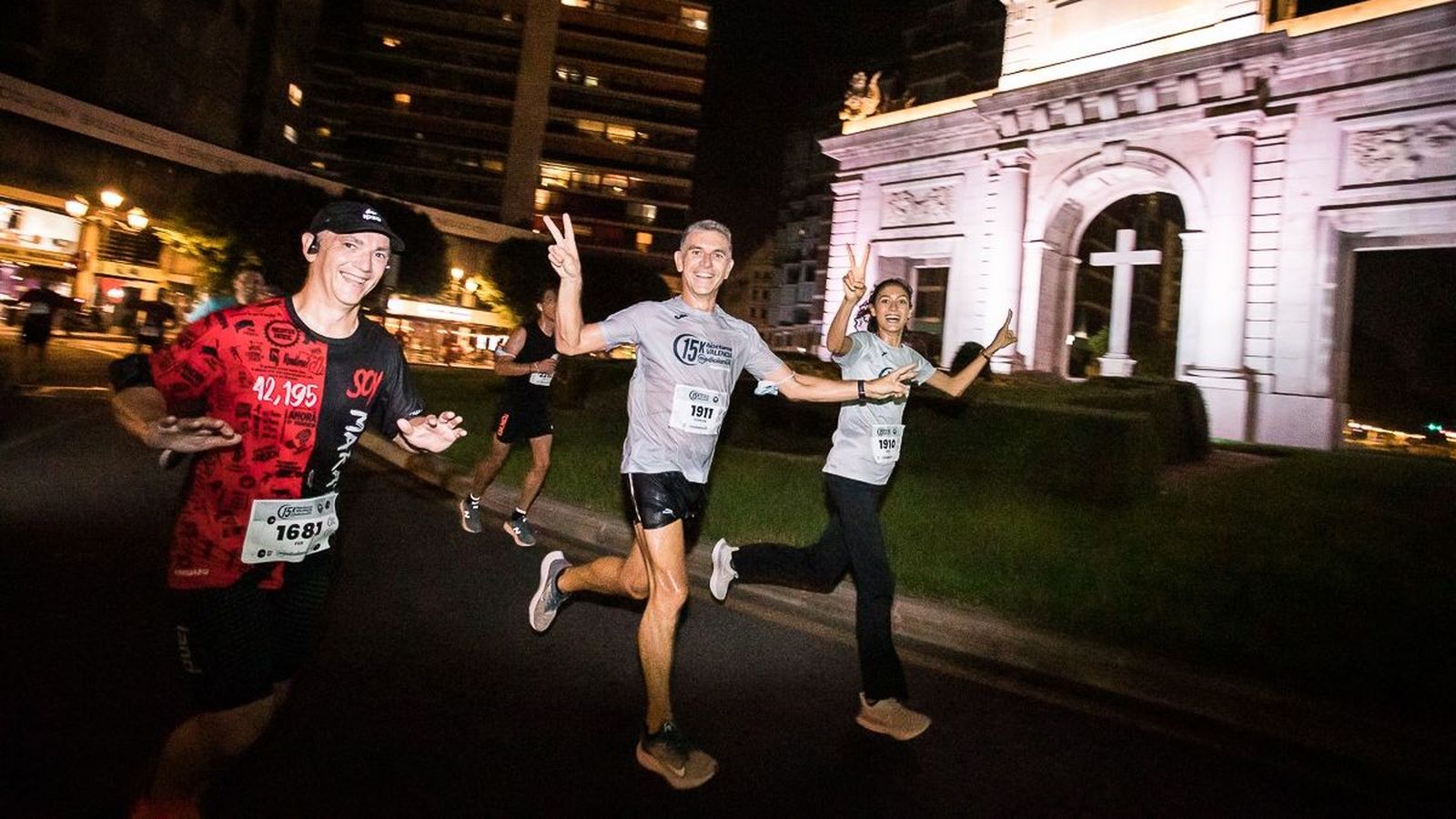Imatge de corredors en l'última 15K nocturna