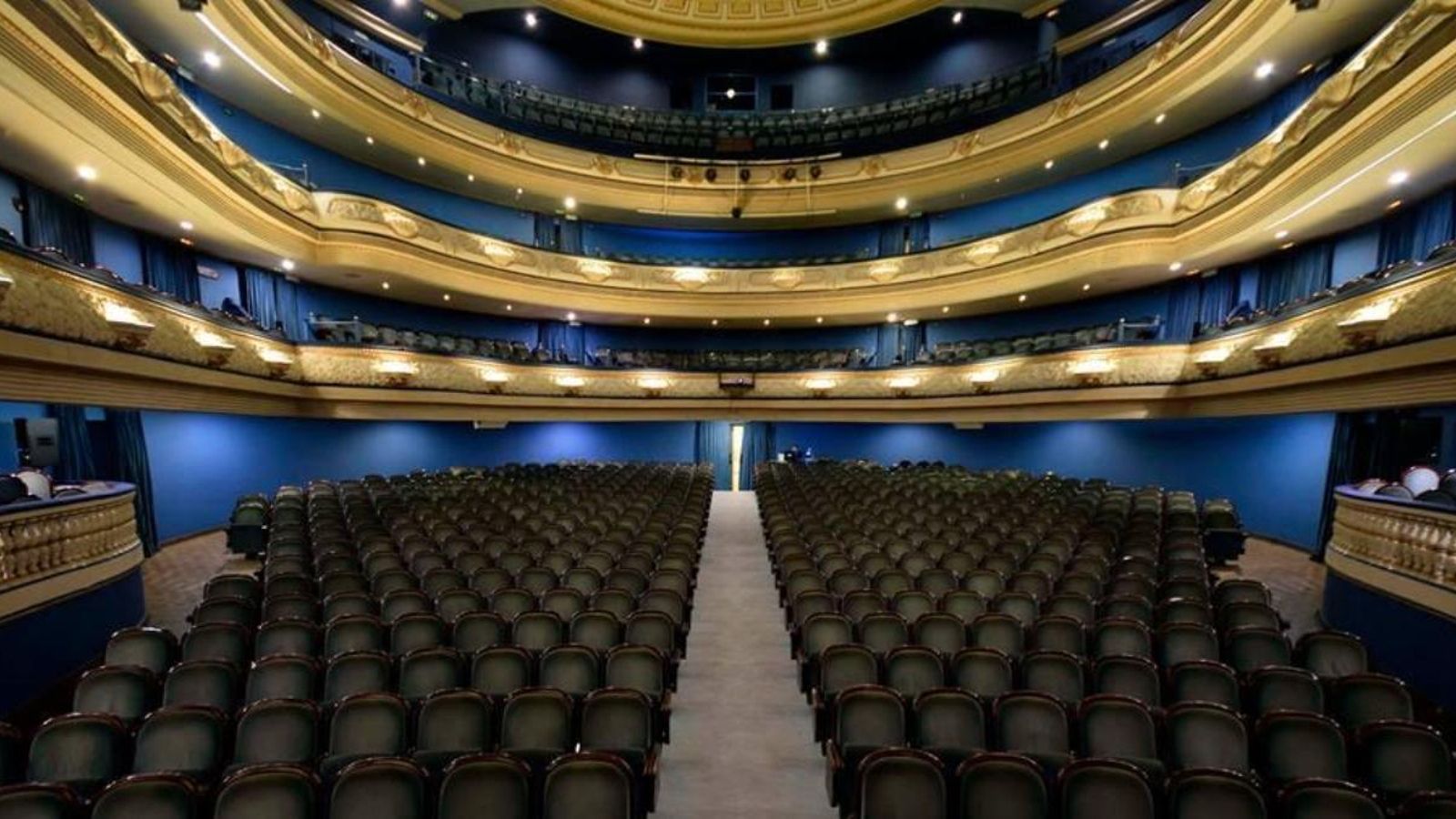 Extingit un xicotet incendi al Teatre Principal d\'Alacant causat per un curtcircuit al teló