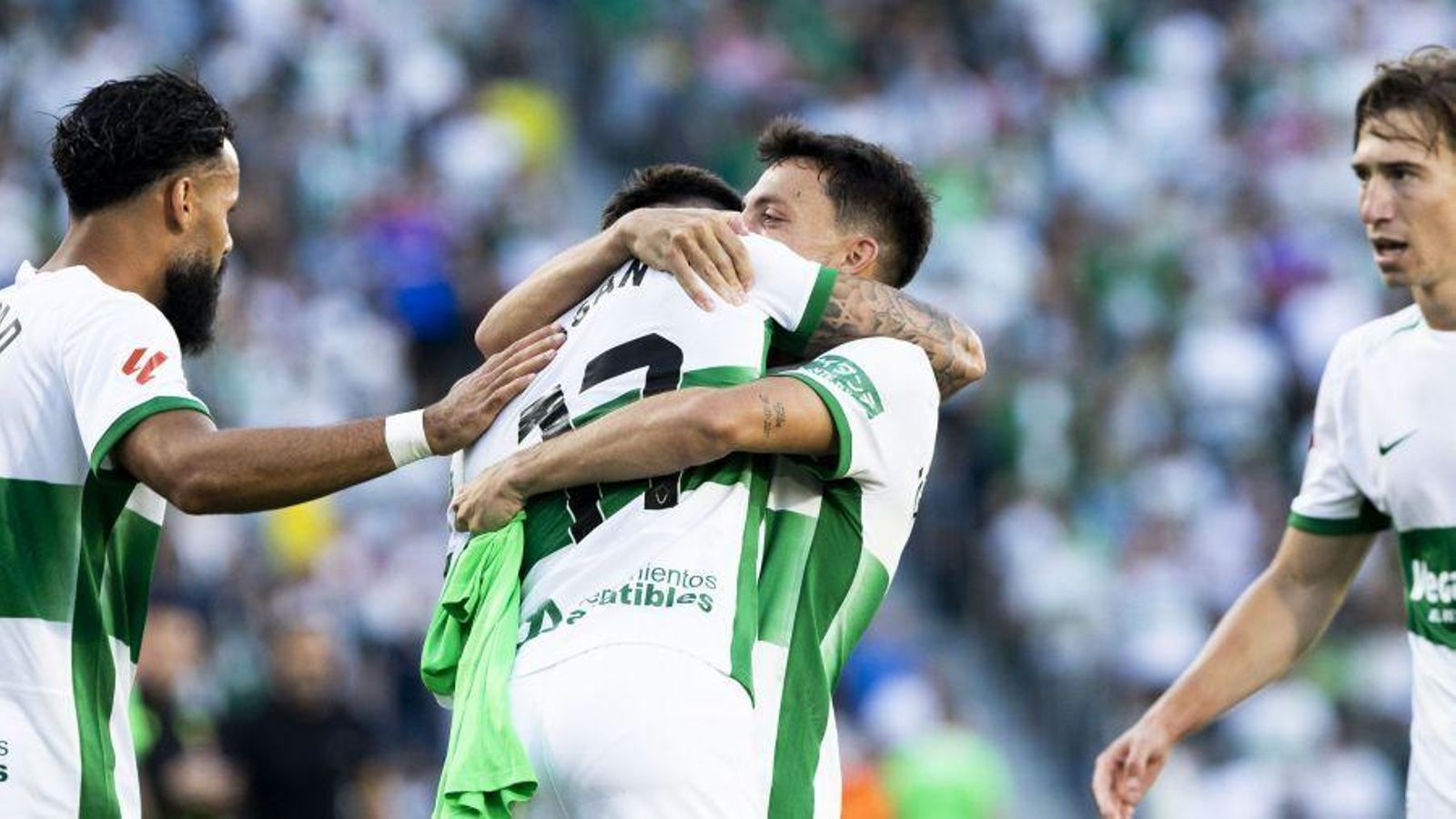 Els jugadors de l'Elx celebren un dels gols