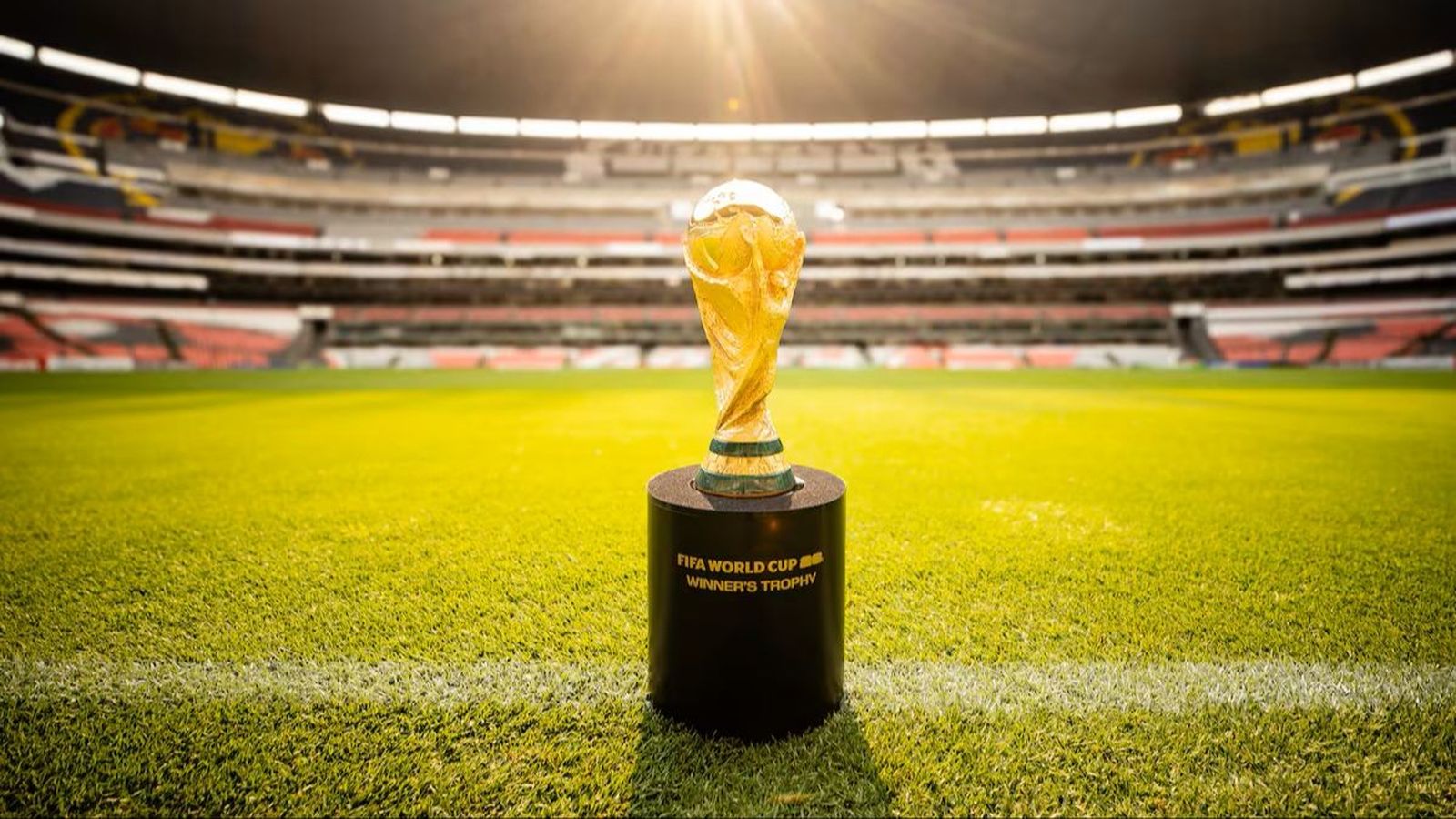 Imatge de l'estadi Azteca de Ciutat de Mèxic amb la Copa del Món