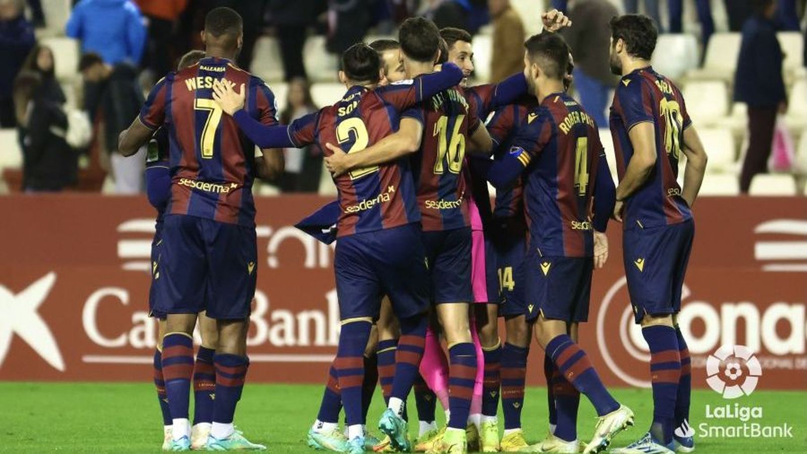 Els jugadors granotes celebren el triomf