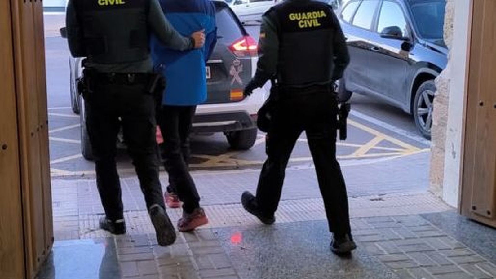 L'atracador en el moment de la detenció