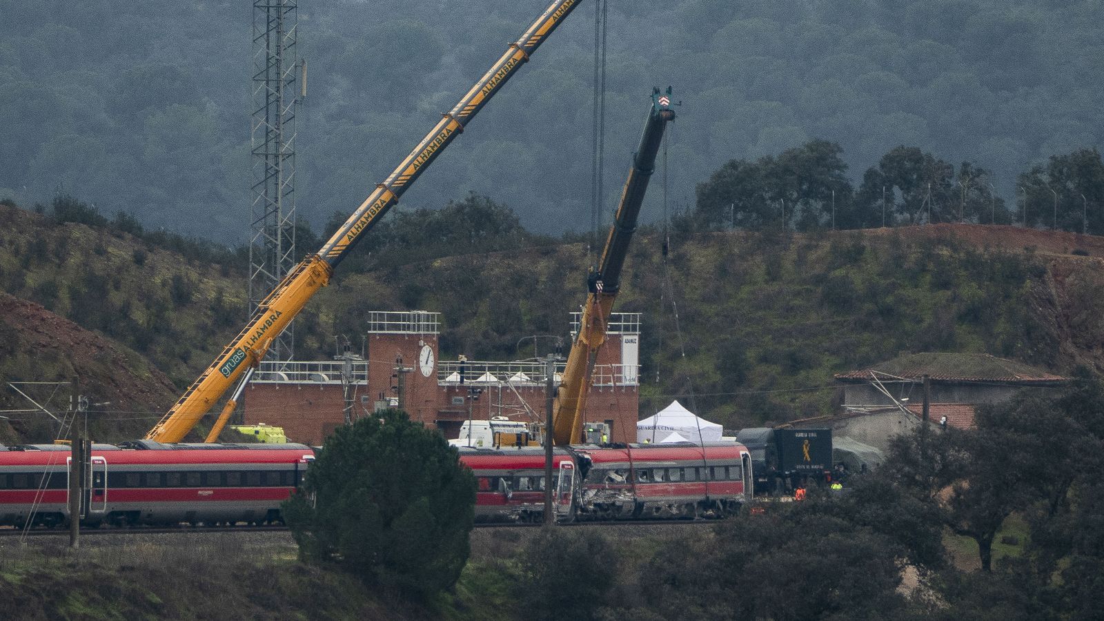 Treballs de retirada dels vagons a Adamuz