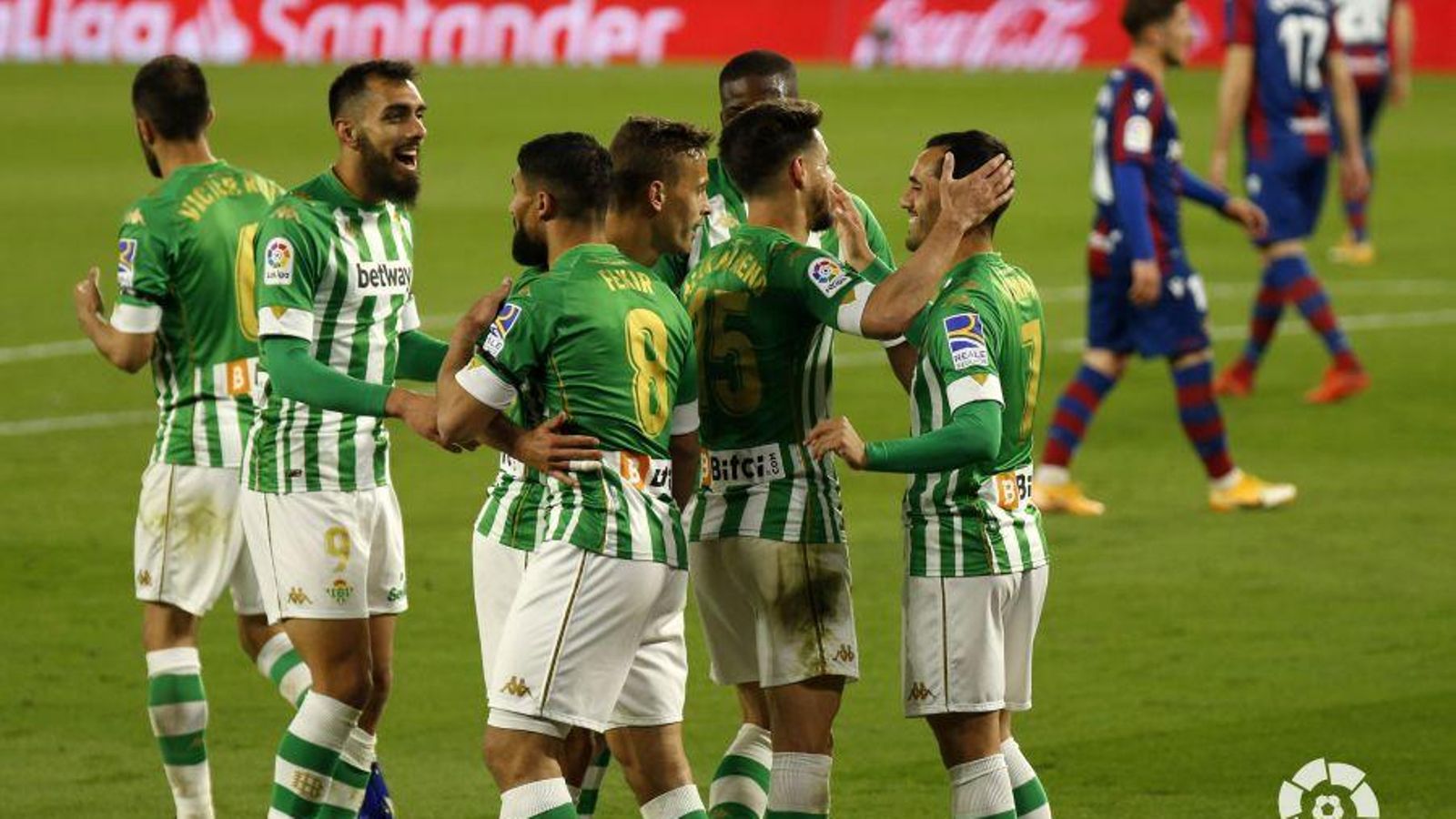 Els jugadors del Betis celebren un dels gols