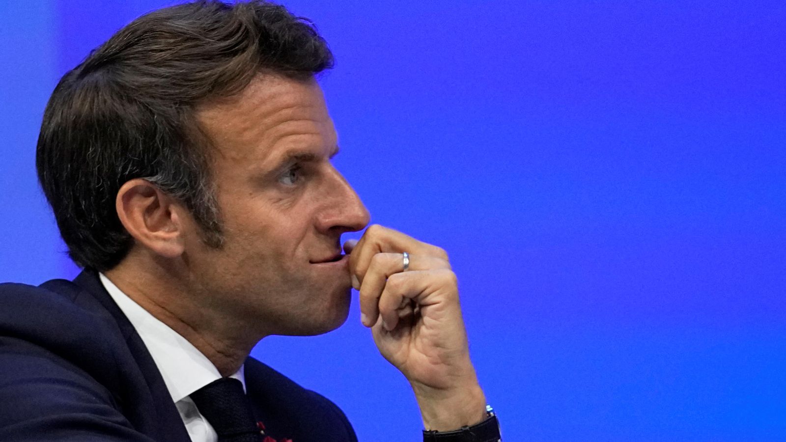 El president francés Emmanuel Macron en actitud pensativa en una imatge recent