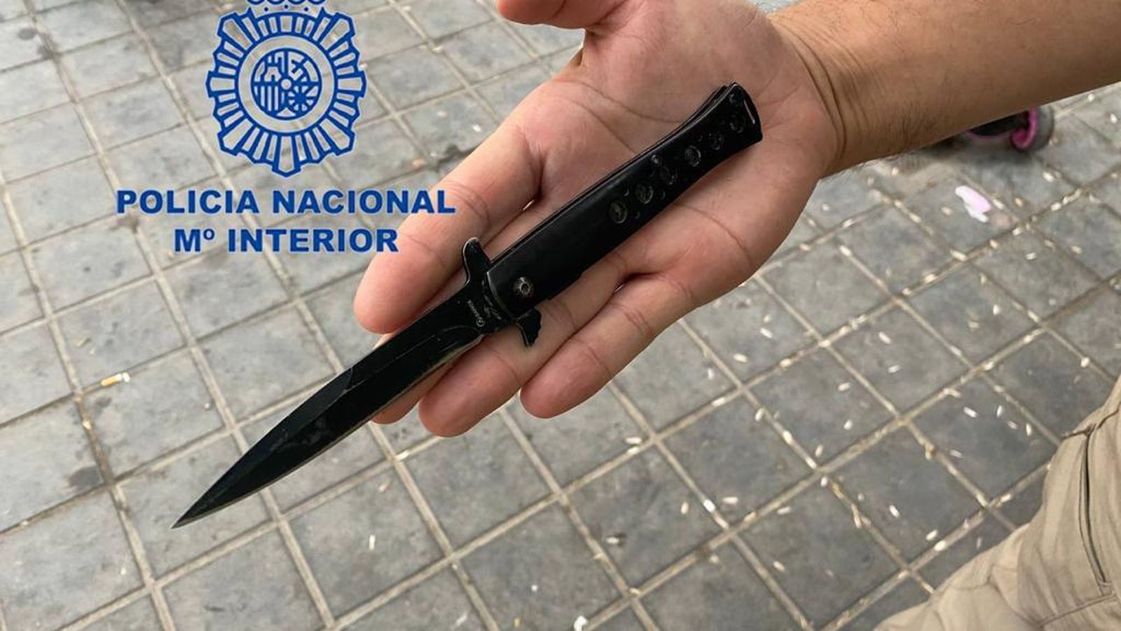 Una de les armes blanques que s'ha incautat durant l'operatiu policial