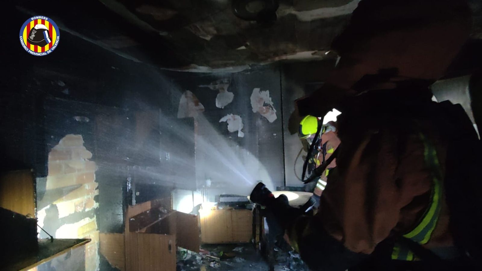 L'interior d'una vivenda de Burjassot cremada per l'incendi