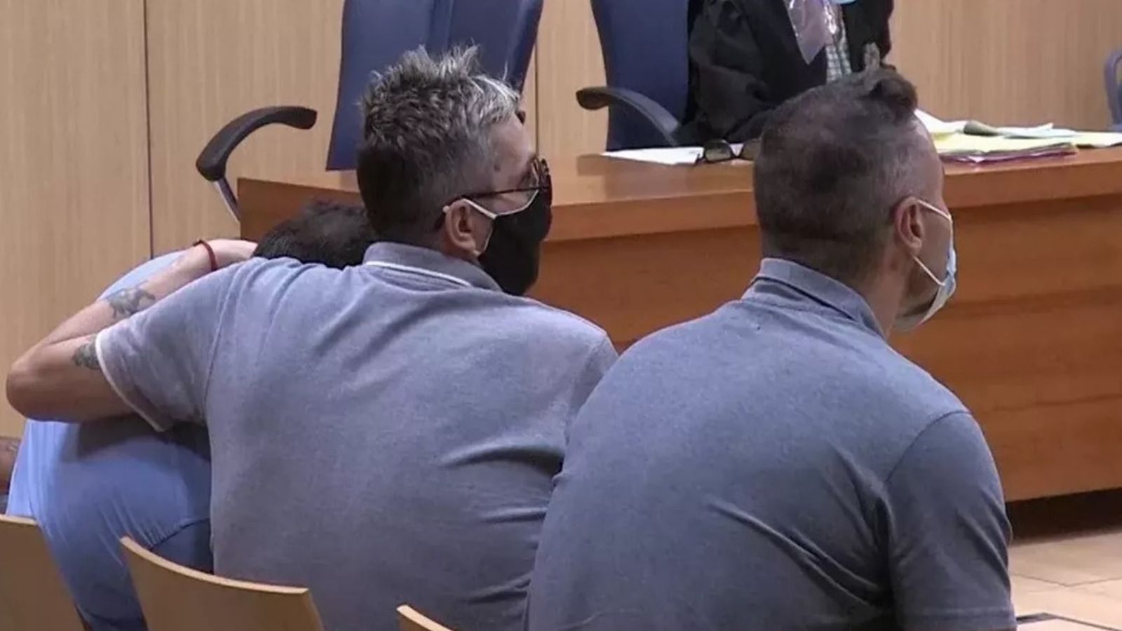 Imatge d'arxiu de Joaquín Martins, el Mauri, al costat de dos dels seus germans, en un juí per un delicte d'extorsió